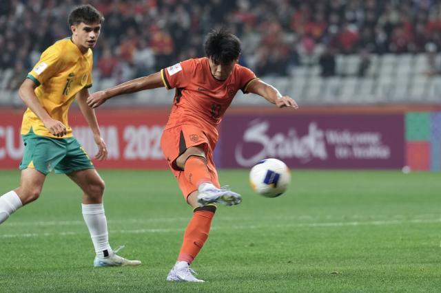 1739884217956006200.jpg (体育)(6)足球——U20亚洲杯:中国队对阵澳大利亚队XxjpseC007117_20250218_PEPFN0A001.jpg